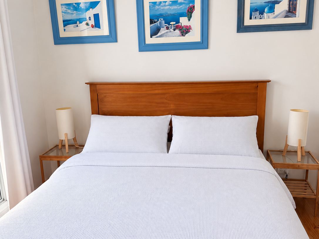The Sea Room with queen bed at Sandy Feet Retreat, Second Valley